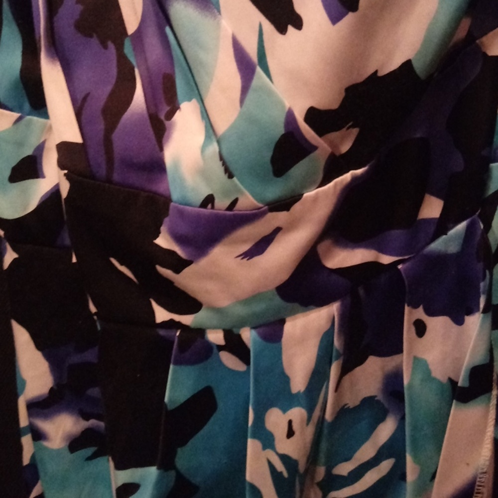 Dress - Picture 5 of 5